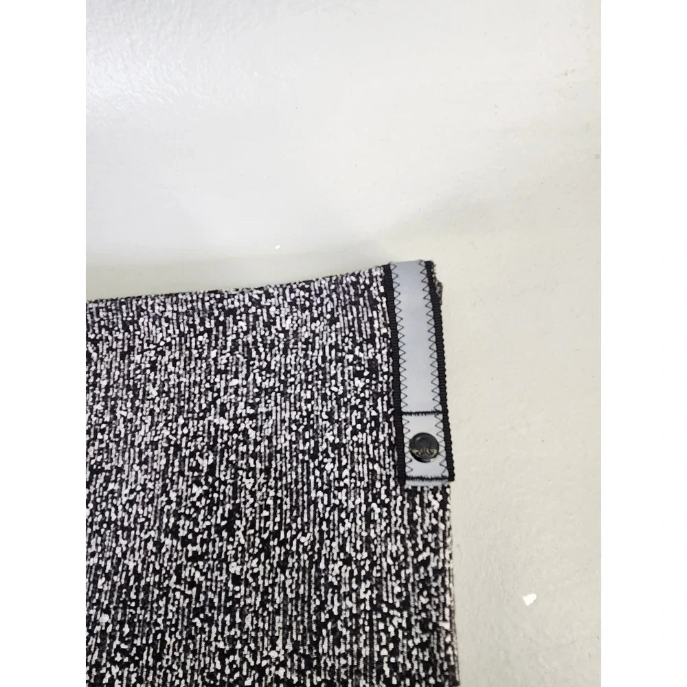 Lululemon Vinyasa Scarf Women OS Black White Snap Convertible Wrap